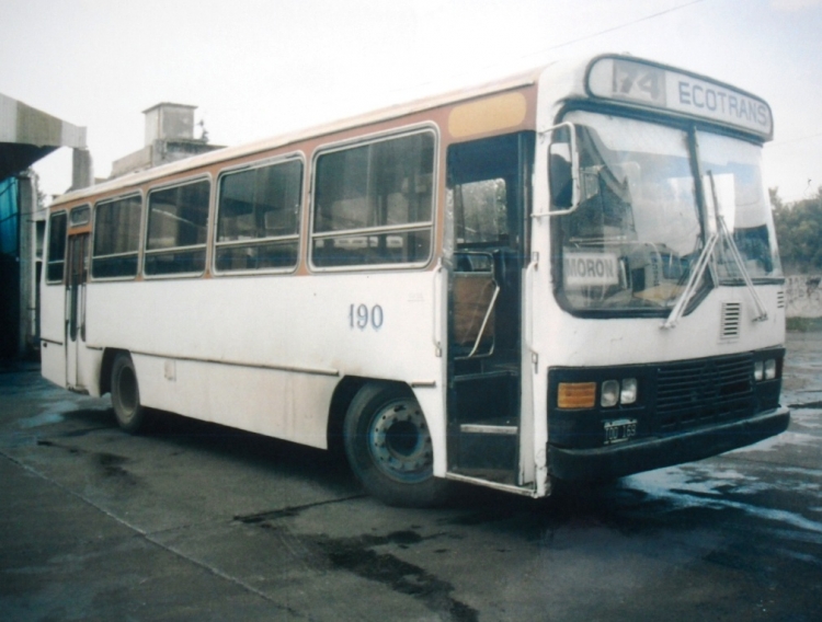 Mercedes-Benz OF 1214 - La Favorita - Ecotrans
M 279628  - TOD 169
Línea 174 - Interno 190
Mayo de 2006, cuando Ecotrans aún explotaba, con estas unidades, la Línea 174. 
Unidad que llegó de una linea Mendocina, de 0km 
ha pertenecido a la Empresa Antártida, Grupo 20
