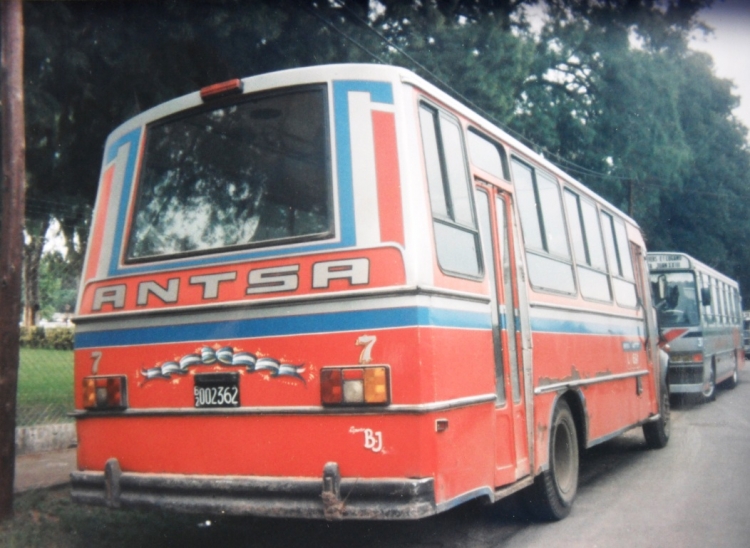 Mercedes-Benz LO 1114 - El Detalle - A.N.T.S.A.
B 2002362
Línea 691 - Interno 7
Foto tomada entre 1995 y 1997 en el predio que la UTA tiene en Merlo. 
Ya aquí era explotada por la gente de "El Recreo". 
