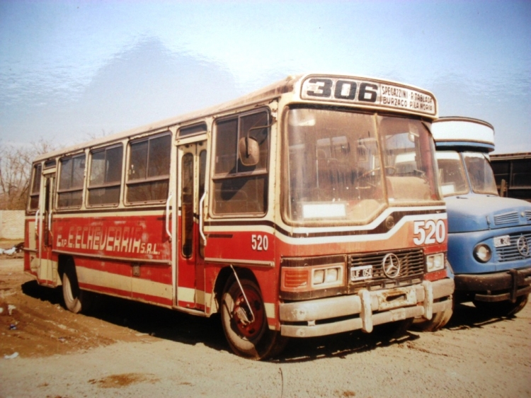 Mercedes-Benz OC 1214 - San Miguel - Expreso Esteban Echeverría
C 1195491 - UJF 054
Línea 306 - Interno 520
Linda variedad de frontalitos poseía el Expreso Esteban Echeverría a fines de los 90. 
Luego este coche fue renumerado 229. 
Foto en la empresa, en Ezeiza, 27 de Junio de  2001.
