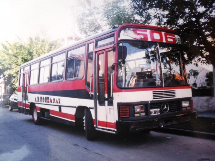 Mercedes-Benz OF1214 - A.L.A. - Autobús Dardo Rocha
B 1919757 - TQM 591
Línea 506 - Interno 36
Toma frontal del Ala de la 506

http://galeria.bus-america.com/displayimage.php?pos=-25683
