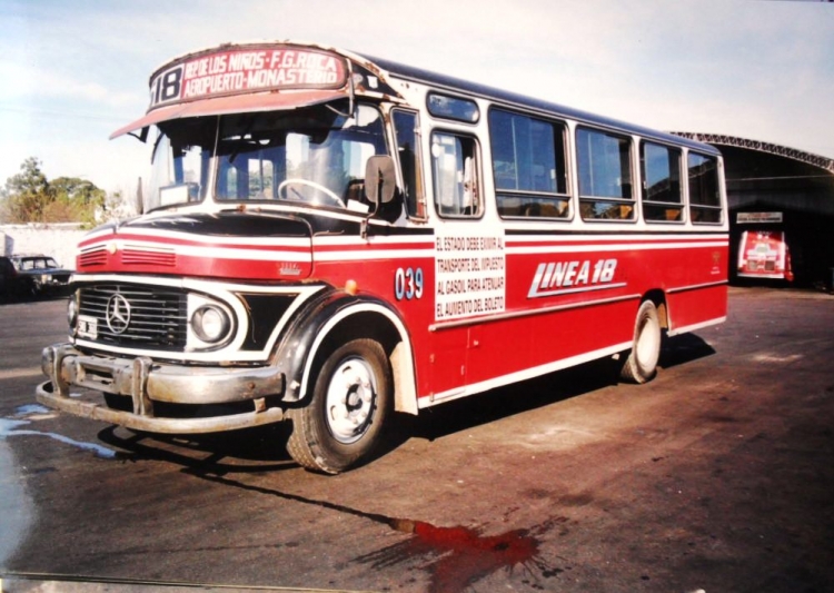 Mercedes-Benz LO 1114 - Ottaviano - Línea 18 S.R.L.
C 1720095 - SNQ 360
Línea 518 - Interno 039
La mas altas de las patentes raras, pertenece a 1994 mientras que el coche 
sería modelo 1986/8. 
Según G. del Manzo el 39 era un Alcorta 77 y así apareció, recarrozado, 
alargado y repatentado
La Plata, año 2000.
