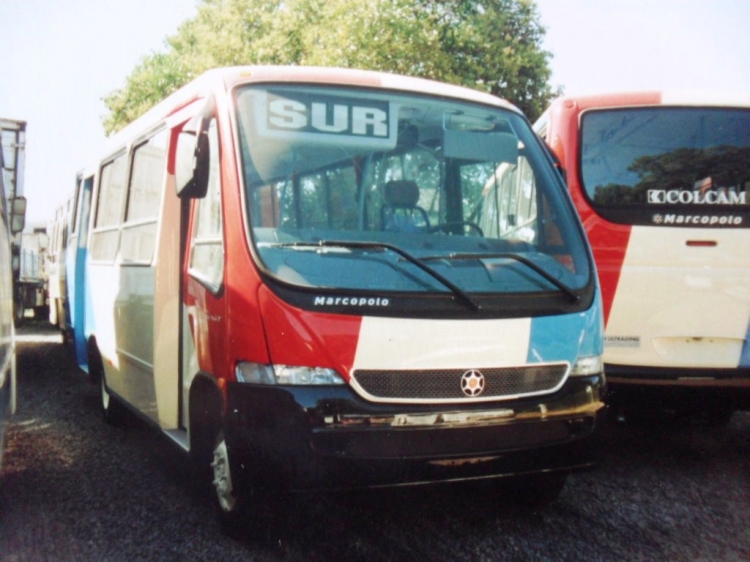 Mercedes-Benz LO 814 - Marcopolo - L.P.G.B. S.A.  
Se iba de La Plata hacia Grand Bourg. A mitad de camino, cartelera de un lado, color del otro...
Imagen tomada en COLCAM
