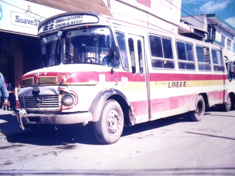 Mercedes-Benz LO 1114 - San Juan - Soc de Transporte Línea E
Linea no regular de Los Polvorines, en Mayo de 2001.
Este recorrido luego fue adjudicado a la 448.
