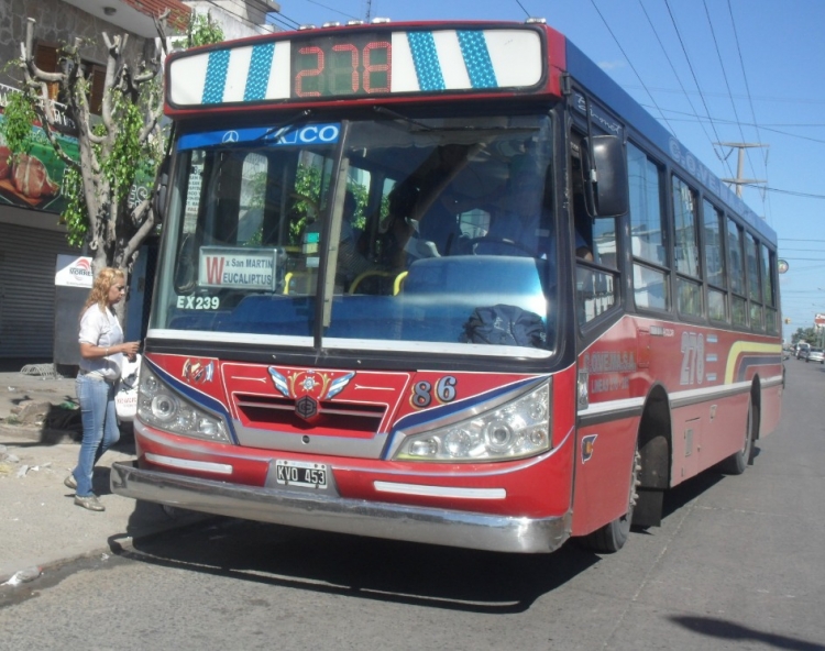 Mercedes-Benz OF 1418 - BI-MET - C.O.VE.MA.S.A.
KVO 453
Línea 278 - Interno 86
En algunos coches de la Compañía de Ómnibus 25 de Mayo aparecieron ploteados los números de Linea que no utiliza, como EX 239 y EX 323, aunque por lo que vi no circulen en los recorridos que corresponderían a esas lineas.
Esta foto esta tomada en la estación de San Francisco Solano.
Palabras clave: CO.VE.MA.SA.