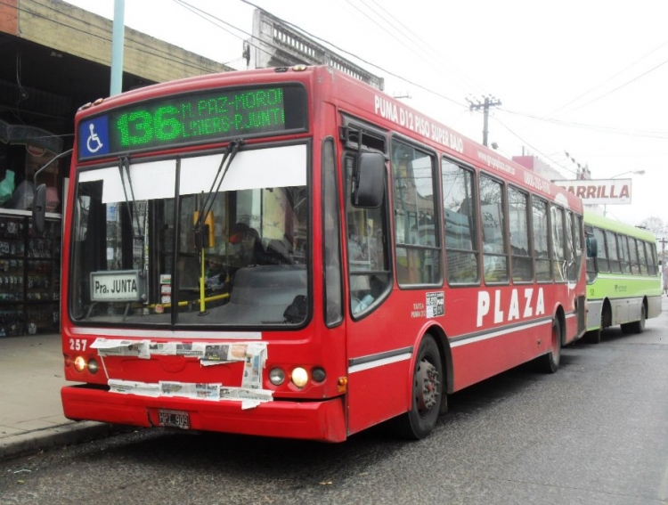 T.A.T.S.A. - Puma D 12 - Ecotrans
HPI 909
Línea 136 - Interno 257
Otra unidad de Plaza reforzando las lineas de su prima hermana Ecotrans,
al servicio de la Línea 136. Foto tomada en Merlo.

