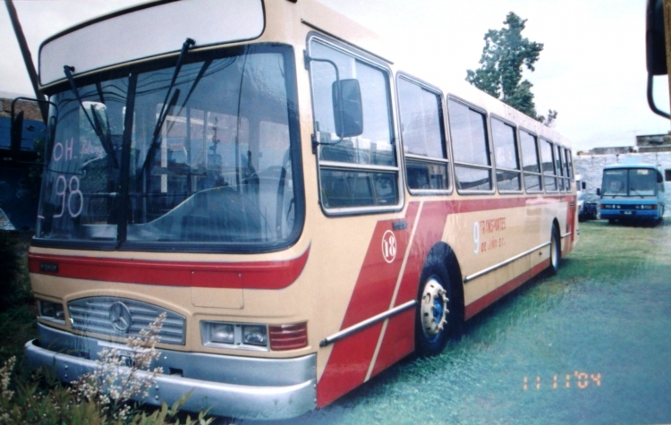 Mercedes-Benz OH 1621 - La Favorita - Transportes 9 de Julio
CGA 837
Línea 541 - Interno 18
Ocaso de la "9 de Julio". Sus coches mas nuevos a la venta en 
concesionarias del Gran Buenos Aires, el 11 de Noviembre de 2004. 
Este circuló mucho tiempo mas en la Línea 126. 
