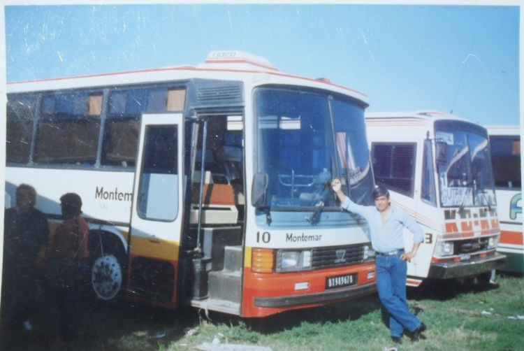 San Antonio - Montemar
B 1989678 - RUP 597
Línea 216 - Interno 10
Unidad de Montemar 
Ingresada a la empresa en 1984, que duró hasta el ultimo día de la misma en 2007.
En su larga historia ha tenido también el numero de interno 101.
 
Palabras clave: montemar