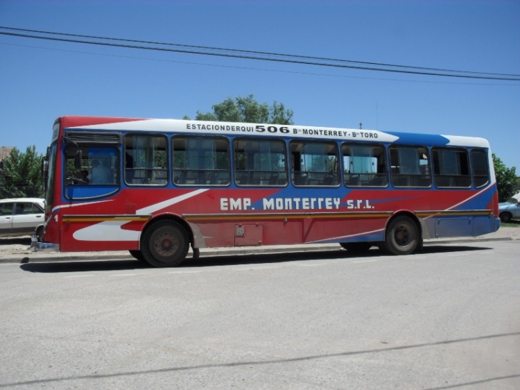 Mercedes-Benz OF 1722 - Metalpar - Empresa Monterrey
FSY 291
Línea 506 - Intreno 1
Ex Platense, al que le aprovecharon los colores y a mi gusto no quedó nada mal.
Hay por lo menos dos coches así: el 1 y el 10.
Palabras clave: Metalpar