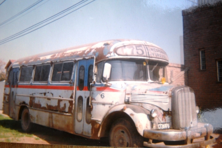 Mercedes-Benz LO 911 - Crovara - Transportes Automotores Pueyrredón
C 726976

Linea 175 (Buenos Aires), Interno 6

Esta foto está tomada alrededor de los años 1996 a 1998. La unidad se encontraba en aquellos tiempos a metros del Acceso Oeste, en Moreno, a 2 cuadras de lo que fuera el predio de La Perlita en Acc. Oeste y Ruta 23, hoy perteneciente a Colcam.
