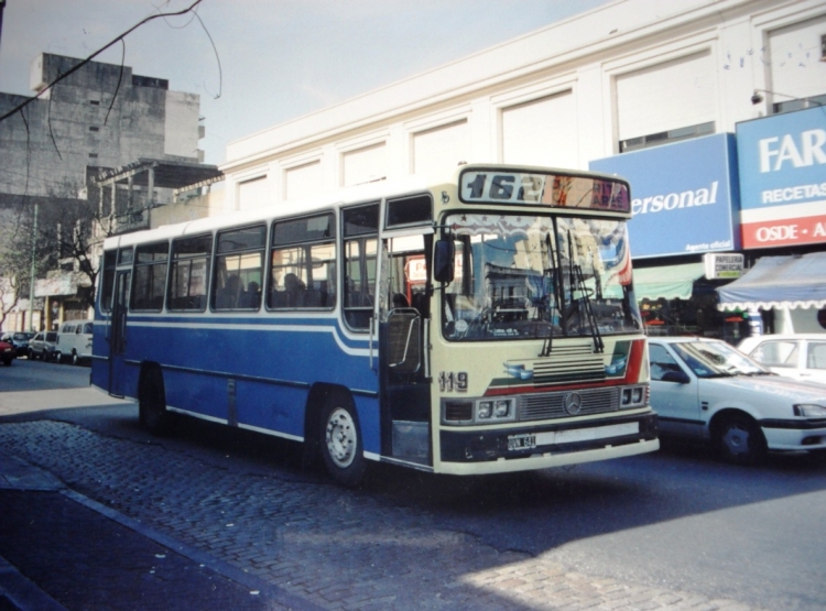 Mercedes-Benz OF 1215 - Ei-Var - Empresa Bartolomé Mitre
C 1626851 - UVN 641
Línea 162 - Interno 119
Este coche, con pasado reciente en Coto-Bus, fue el interno 16 de 
la Linea 118. Luego de su paso por la Linea 162, en 2006 se 
encontraba radicado en Tucumán.
