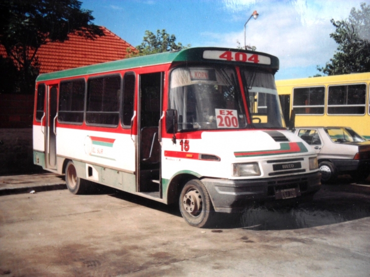 Iveco - Integral Reparaciones (C.I.R.) - Transportes del Sur
CQJ 198
Línea 200 - Interno 15
Cuando cayó el Expreso Cañuelas, allá por 2001, varias empresas 
se quedaron con sus cuantiosas lineas. Una de la mas extraña fue 
Empresa de Transportes del Sur, que se quedó con la Linea 200. 
Al principio, operada de esta manera. Hoy recuperó su identidad y 
luce correctamente el numero en su cartelera

