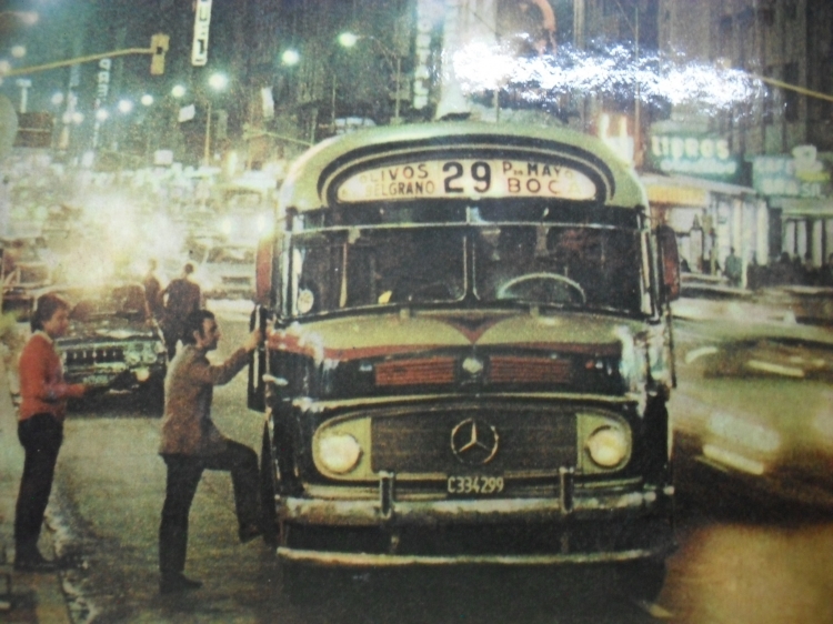 Mercedes-Benz LO 1114 - El Indio - Pedro de Mendoza
C 334299
Tapa de un disco simple de vinilo que traía 2 temas: "El tango del colectivero" y "El día que me quieras"
Editado por Mercedes Benz, según pude ver en la parte posterior del "simple"
Palabras clave: Linea 29