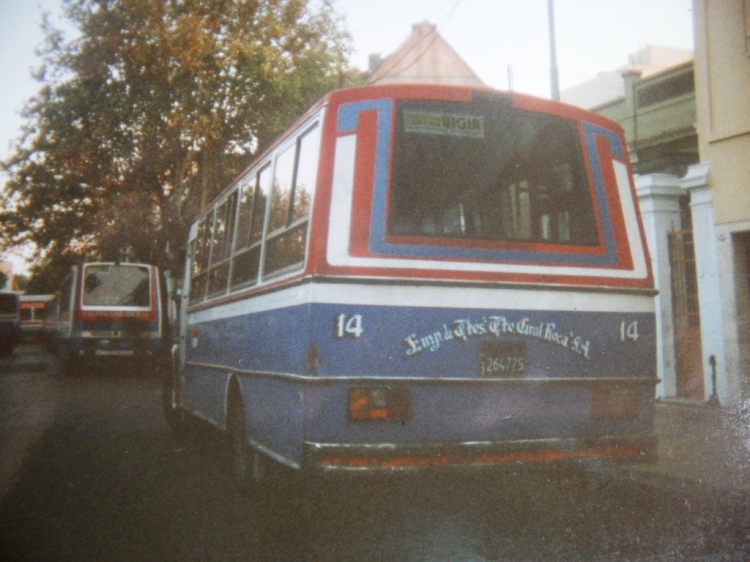 Mercedes-Benz 1114 - El Detalle-San Miguel - Teniente General Roca
 C 1264775 - UJH 039
Linea 21 - Interno 14
Un carrocerías El Detalle-San Miguel, de 1985.
 Foto tomada en Liniers en Abril de 1997.
 Esta unidad antes fue el 44 de la misma linea. Unidad comenzada por El Detalle y terminada por San Miguel.
Palabras clave: El Detalle San Miguel