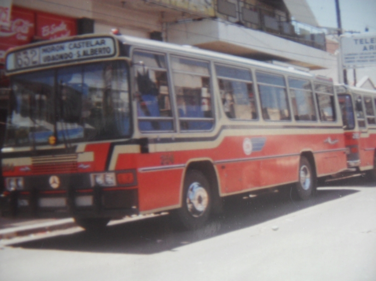 Mercedes-Benz 1214 - EiVar - Linea 632 - Interno 254
Últimos tiempos de la Linea 632
 Este era uno de los unicos Eivar de la 216. Dentro de la 633 también estaba el 278, y en la 236 el 485.
 Foto tomada en Castelar en el año 1995.
 En la próxima foto, la renumeración...

http://galeria.bus-america.com/displayimage.php?pos=-21900
Palabras clave: EiVar