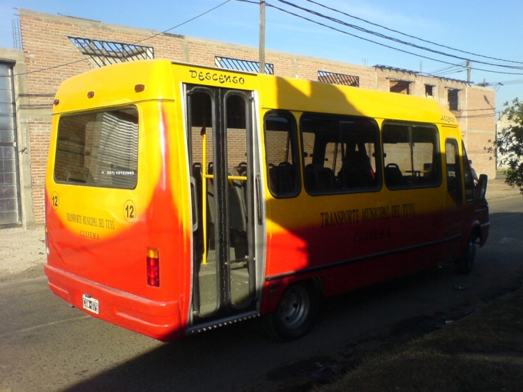 Iveco Turbo Daily - Manhjos - Transporte Municipal del Tuyú
CQW 079
Línea Zona Sur - Interno 12
Ahora en primer plano las reformas hechas en la carrocería a este 
Manhjos, con la apertura de puerta trasera y la reforma en la culata, 
con la supresión de la puerta de equipaje. Caseros, 06/06/2009. 
Foto Gentileza Bi-Met.

http://galeria.bus-america.com/displayimage.php?pos=-28759
http://galeria.bus-america.com/displayimage.php?pos=-28764
http://galeria.bus-america.com/displayimage.php?pos=-28787
