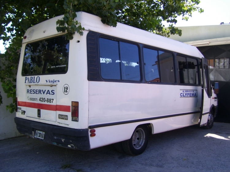 Iveco Turbo Daily - Manhjos - Pablo Viajes [al servicio de Clyfema]
CQW 079
Línea Zona Sur - Interno 12
Aquí como se presentaba la unidad carrozada por Manhjos antes de 
ser reformada por Bi-Met. 
Todavía no tenía la puerta trasera que mencionaba Thebondis... En la próxima foto... 

http://galeria.bus-america.com/displayimage.php?pos=-28759
http://galeria.bus-america.com/displayimage.php?pos=-28765
http://galeria.bus-america.com/displayimage.php?pos=-28787

