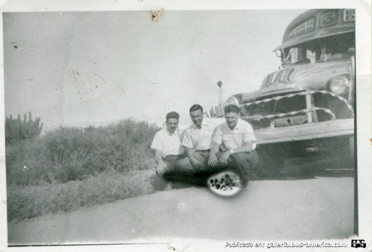 Chevrolet (G.M.C.) - La Estrella - Transporte Colectivo La Cabaña
Línea 3 (hoy 242), en postal clásica de ablande. 

Foto aportada por la Familia Luchetti
