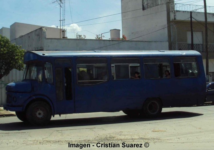 Linea Comunal Ex 629
Imagen - Cristian Suarez ©
Palabras clave: Cristian Suarez © Mercedes Benz / LO 1114 Cristian_EDO El Diseño