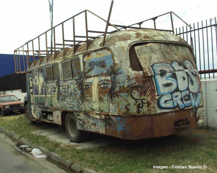 Bedford J6LZ1 - Serra  (Vista Trasera)
http://galeria.bus-america.com/displayimage.php?pos=-17959
Sin Patente
Imagen - Cristian Suarez ©
