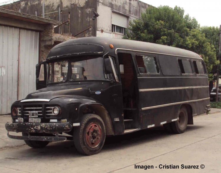 Bedford - El Detalle - Furgon Multicargas
C0147928 - UVF612
Imagen - Cristian Suarez ©
http://galeria.bus-america.com/displayimage.php?pos=-17567
Palabras clave: Cristian Suarez Cristian_EDO Bedford El Detalle