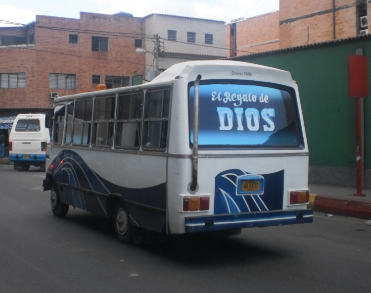 Mercedes-Benz LO-608D - Caio Carolina (En Venezuela) - A.C. Pan de Azúcar - El Nacional 06
AD4437
El Regalo de Dios. Repintado y renovado hace poco tiempo. Tomada como parte del "Desfile de Cumpleaños" que llevé a cabo el día de mi cumpleaños número 23
Palabras clave: Caio Mercedes-Benz