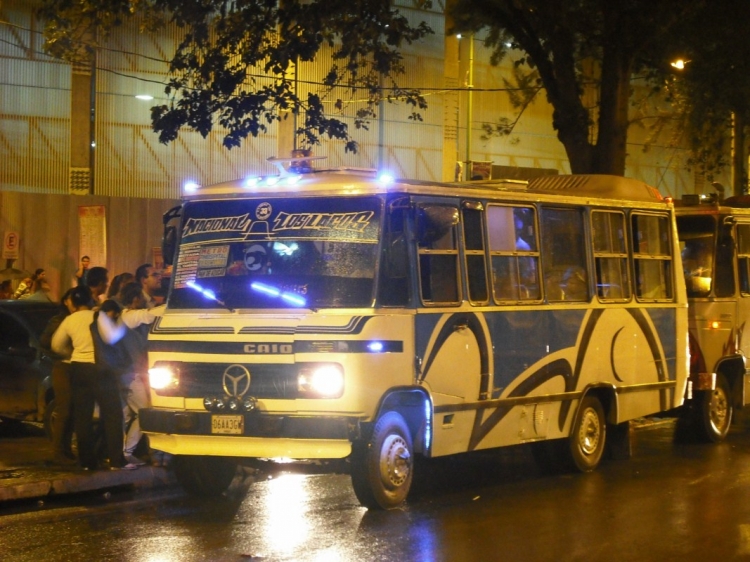 Mercedes-Benz LO-608D - Caio Carolina (en Venezuela) - A.C. Pan de Azucar - El Nacional 33
06AA3GW
Renovado recientemente. El mal clima de ese día me ayudó bastante con el escenario.
Palabras clave: Caio Mercedes-Benz