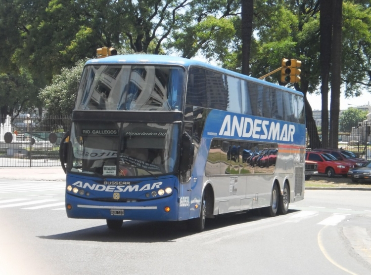 Volvo B12R I-Shift - Busscar PanorâmicoDD (en Argentina) - Andesmar 6059
HUB-110
Tomada desde un bus de turismo, en los alrededores de la Casa Rosada, en camino a La Boca. La foto me recordó a los Aerovías de Venezuela (la misma pintura pero con diferencias notables). Bien larga la ruta que se está lanzando (Argentina).
Palabras clave: Volvo Busscar