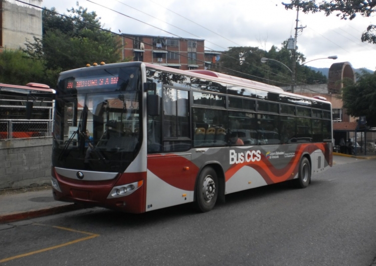 Yutong ZK6118HGA (en Venezuela) - BusCaracas 1178 1
Nuevos ZK6118HGA traídos a Venezuela para operar rutas urbanas y suburbanas. El de la foto opera para MetroBus Caracas la Ruta 012 (Suburbana).
Palabras clave: Yutong Cummins BusCCS MetroBus Caracas