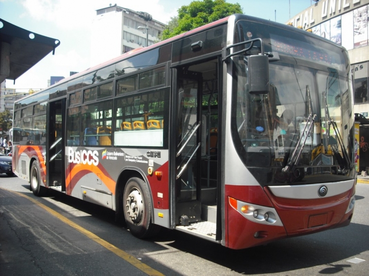 Yutong ZK6118HGA (en Venezuela) - BusCaracas 1120
Uno de los primeros con el rutero adaptado a mostrar una ruta de MetroBus.
Palabras clave: Yutong Cummins BusCCS MetroBus Caracas