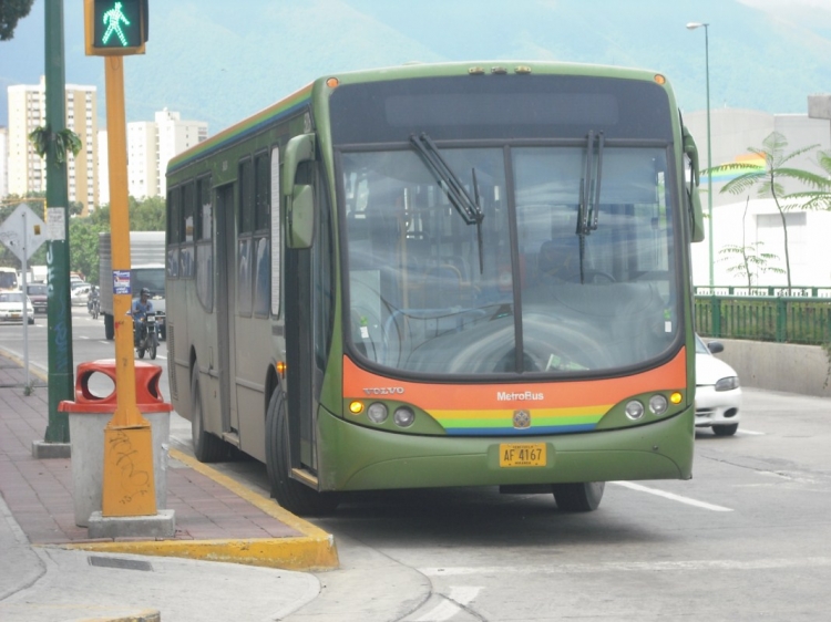 Volvo B7R - Busscar Urbanuss Pluss (en Venezuela) - MetroBus Caracas 523
AF4167.
Recien llegado de cubrir ruta. Actualmente los Busscar son la columna vertebral de la flota de MetroBus Caracas.
Palabras clave: Busscar Volvo