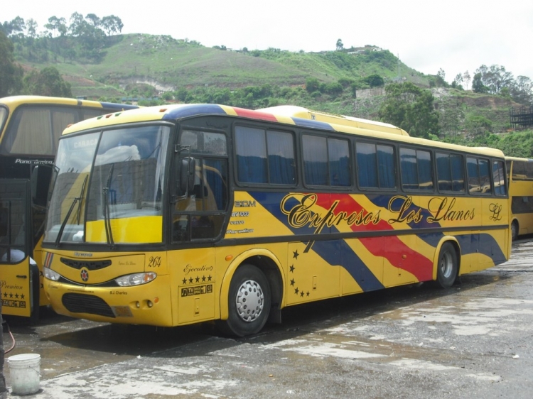 Volvo B10M - Marcopolo Viaggio Gv1000 (en Venezuela) - Expresos Los Llanos 264
Uno de los pocos que quedan en la empresa, más que todo para rutas al sur del país.
Palabras clave: Volvo Marcopolo Viaggio