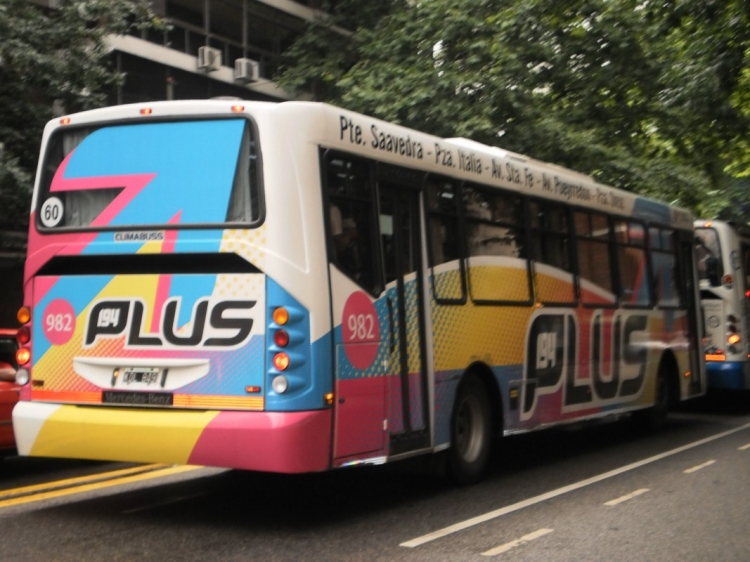 Mercedes-Benz O-500U - Metalpar Iguazú - La Nueva Metropol 982
KDL-849
Uno de los más coloridos que he visto, junto a los Deep MIX de Flecha Bus. Por lo que vi cuando estuve por allá, muchos no estaban de acuerdo con ésta línea (Argentina).
Palabras clave: Metalpar Mercedes-Benz O-500U