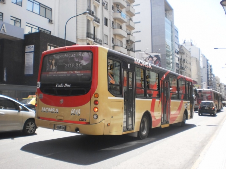 Agrale MT15.0 LE - TodoBus Pompeya - Monsa 6045
JHX-891
El sol está fuerte, pero no me quejo. Me impresiona la enorme variedad de modelos urbanos por allá, y por cierto la enorme mayoría de Mercedes (Argentina).
Palabras clave: TodoBus Agrale