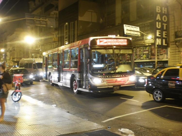 Mercedes-Benz O-500U - Italbus Tropea - Transportes Automotores Callao 42
HNF-576
Uno de los primeros urbanos argentinos que le tomé la foto. Aprovechando la congestión por el cierre de la Av. Corrientes luego del triunfo del Boca Juniors esa noche (Argentina).
Palabras clave: Mercedes-Benz O-500U Italbus