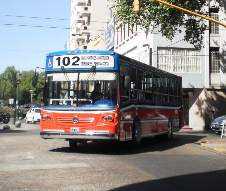 Mercedes-Benz OH-1618L-SB - La Favorita Favorito GR - Transporte Sargento Cabral S.C. 29
KJA-843
Como quien dice, justo en el momento. Después de visitar el Cementerio de La Recoleta y dar una vuelta por el Centro Comercial cercano (Argentina).
Palabras clave: Mercedes-Benz OH-1618L-SB Favorita