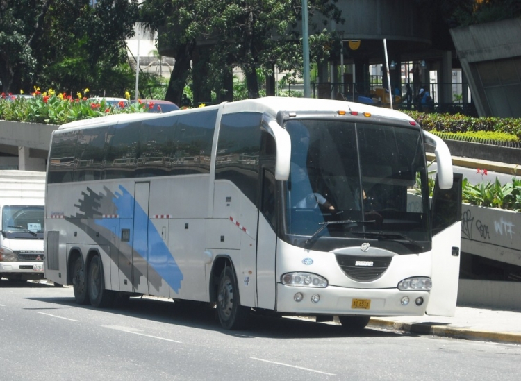 Scania K124IB - Irizar Century 390 (En Venezuela) - UCAMC 023
AI651X

http://galeria.bus-america.com/displayimage.php?pos=-8302

Ex.117 de Rutas de América
Palabras clave: Scania Irizar Internacional