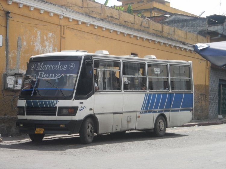 Mercedes-Benz LO-812 - Caio Carolina V (en Venezuela)- Unión Circunvalación Los Teques 0?
AD0471.
Al momento de la foto, era el único Carolina V en servicio en Los Teques, siendo conocido que en la ciudad el bus urbano más usado es el Carolina.
Palabras clave: Caio Mercedes-Benz