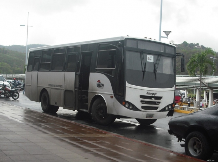 Iveco Tector 170E22T - Autogago Metrobús - Instituto de Ferrocarriles del Estado
A33AA3K
Modelo tipo microbús o busetón ofrecido por Autogago. Solo he visto pocos en servicio. Mezcla rasgos del microbús que fabricaron en los 90 con los PR100.2 y Leon que ensamblaron (Venezuela)
Palabras clave: Autogago Iveco