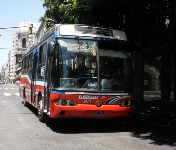 Mercedes-Benz OH-1115L-SB - Marcopolo Viale (en Argentina) - El Puente S.A.T. 201
DVE-513
Bien cortico éste Viale, mientras se inicia la jornada turística familiar con destino a San Telmo por un lado, y por el otro me preparo para cazar buena parte del contingente automotor que trasladó a los seguidores de la presidenta Cristina Fernandez de Kirchner para su juramentación ese día.

Palabras clave: Mercedes-Benz OH-1115L Marcopolo