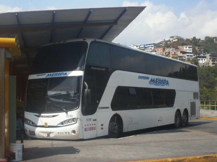 Volvo B12R - Busscar PanorâmicoDD (en Venezuela) - Expresos Mérida 190
6012A4A
Ex. 3014 de Global Express. Parado en el terminal a la espera de iniciar a embarcar a los pasajeros para su largo viaje
Palabras clave: Volvo Busscar