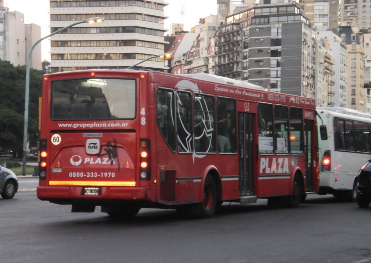 Tatsa Puma D12 - Plaza 0048
IWA-920
Lo único que arruina el buen aspecto de ésta unidad es esa"muestra de arte" sobre la tapa del motor (Argentina)
Palabras clave: Tatsa Deutz