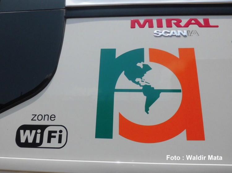 Scania K380 - Miral Infinity 400 (de Ecuador) - Rutas de América 126
PAC-2414
Primicia desde Caracas. El primero en venir a Venezuela, ya llegando de su largo viaje. Se lleva el honor también de ser el primer K380 registrado en Venezuela, y la primera empresa en ofrecer en Venezuela servicio de Wi-Fi a bordo. Primicia captada por Waldir Mata para Venebuses.com (Circulando en Venezuela)
Palabras clave: Scania Miral Rutas América Internacional