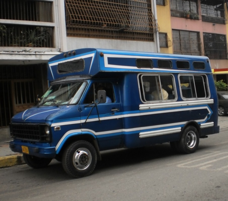 Chevrolet C-30 - Wayne Transette (en Venezuela) - Unión Circunvalación Los Teques 067
AA7830
Actualmente repintado con otro esquema pero manteniendo el azul marino de fondo
Palabras clave: Wayne Chevrolet