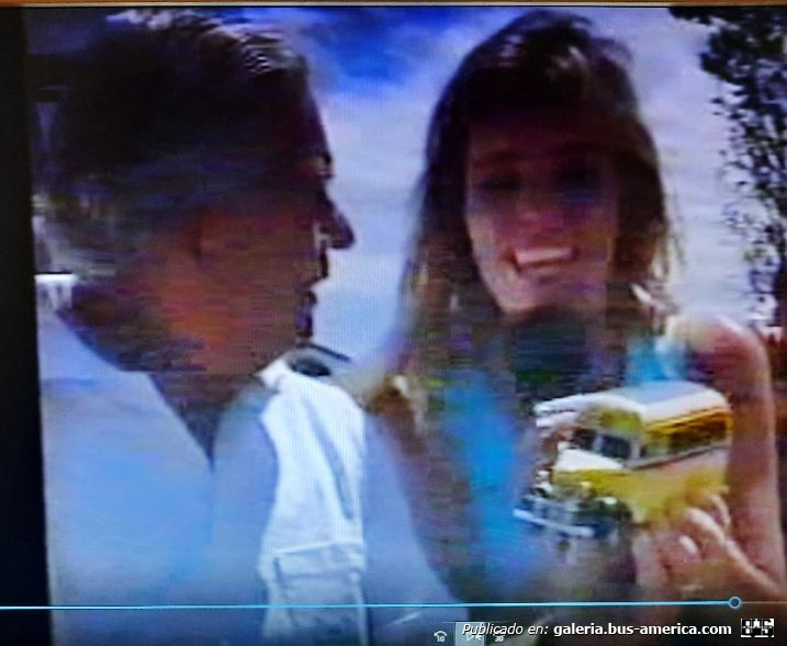 Reportaje de María Belén Arámburo El 1° de enero de 1990 cuando canal  9 vino a Puerto Madryn
No recuerdo quien de Madryn se conecto con el espejo donde vieron el taller donde hacia mis maqueta filmándolo y filmando mi vitrina con los colectivo y me hicieron poner las maquetas en la mesa del comedor y el 1° de enero María Belén me reporteo donde esta el monumento a la Galesa ella por su edad muy simpática no tenia la menor idea del colectivo de once asientos y era la primera vez que conocía uno, se conectaron a Buenos Aires con el Programa de Guillermo Andino, que había invitado a Sergio Ruiz Diaz, para conectarme con el y mostro una maqueta de un ómnibus de la linea 15 que yo le regale y el como viejo busologos contesto las preguntas del conductor, contentos ambos de saludarnos un primero de año, le seguí explicando a María Belén como hacia las maqueta con una gran cantidad de publico que estaba en el lugar, al día siguiente en el consultorio algunos pacientes me cargaban y otros me pedían que les regalara un colectivito  pero nunca lo hice,.
El 18 de julio de 1993 del diario Chubut vinieron a casa a hacerme un reportaje y sacar foto de las maquetas. En otra oportunidad vinieron del canal 8 de Madryn filmaron las maquetas con las misma pppreguntas que siempre me hacian.
