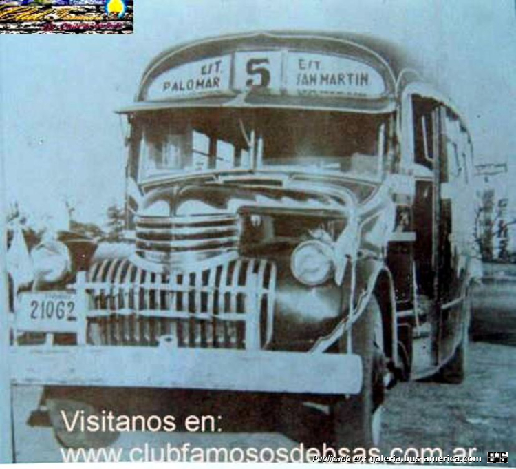 Chevrolet 1946 - La Favorita - Transportes Jorge Newbery
21062
[url=https://bus-america.com/galeria/displayimage.php?pid=63697]https://bus-america.com/galeria/displayimage.php?pid=63697[/url]

Línea 5 (Pdo.Gral.San Martín), unidad 25
Luego linea 183 

Fotógrafo: desconocido
Extraído de: www.clubfamososdebuenosaires.com.ar
