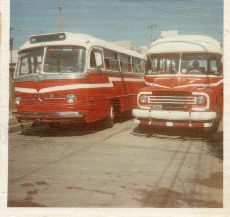 Mercedes-Benz O-321 HL (en Argentina) - Escolar
DOS SUEÑOS POR CUMPLIR
(Datos de izquierda a derecha)

Fotografía extraída del facebook "Vitito Gan"
