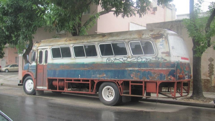 Mercedes-Benz LO 1114 - El Indio - Particular
Un futuro donante
Un El Indio hecho casa rodante, y en reparacion por la zona de Warnes
Palabras clave: indio 70