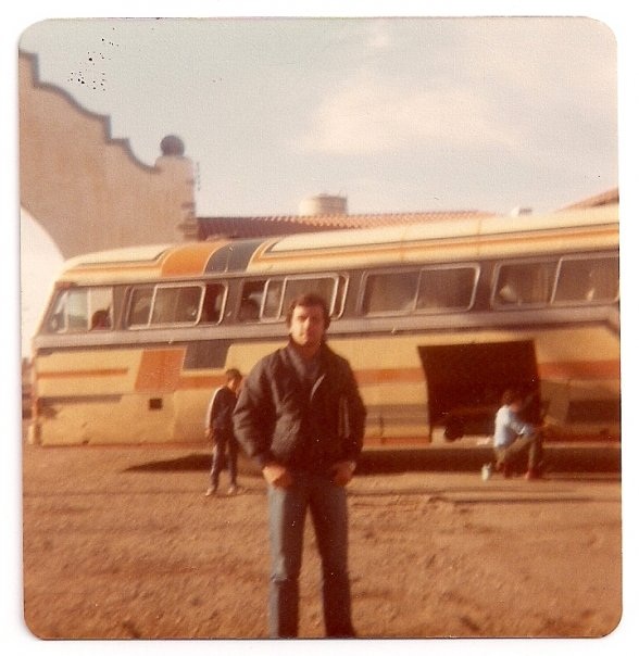 Motor al medio.
Bariloche año 1981. Que empresa sera ?
Foto: Sra. Vaccaro.
