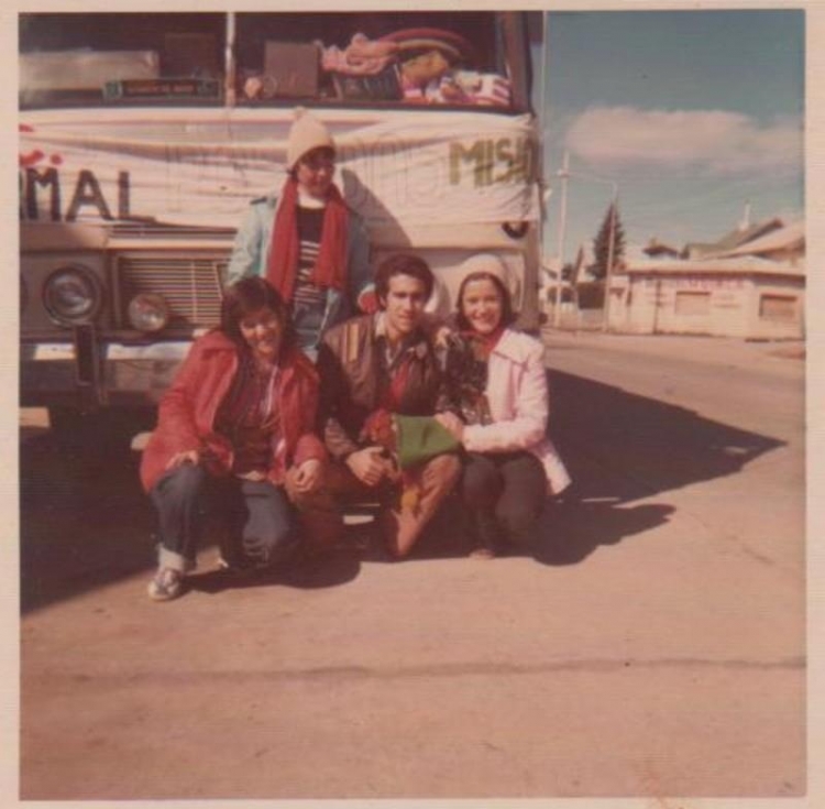 E.T.C.O.
Viaje de egresados, parada en algun pueblo camino a Bariloche.
Foto: j m. natalizio
Palabras clave: excursion egresados turismo