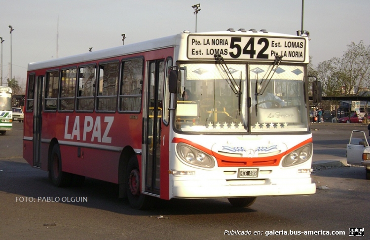 Mercedes-Benz OF 1418 - La Favorita - La Paz
HIE 489
Línea 542 - Interno 1

Fotografía: Pablo Olguín
